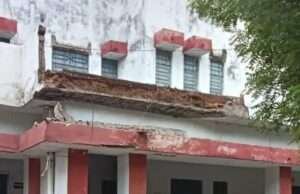 बारा तहसील परिसर में छज्जा गिरने से बाल बाल बचे लोग