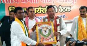 मीरजापुर में प्रथम आगमन पर भाजपा प्रदेश अध्यक्ष पंकज चौधरी का ढोल-ताशों के साथ किया गया जोरदार स्वागत