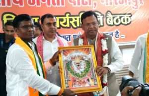 मीरजापुर में प्रथम आगमन पर भाजपा प्रदेश अध्यक्ष पंकज चौधरी का ढोल-ताशों के साथ किया गया जोरदार स्वागत