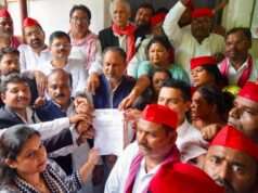 अखिलेश यादव पर सोशल मीडिया पर की गई बेबुनियाद टिप्पणी को लेकर सपाइयों ने राज्यपाल को सम्बोधित ज्ञापन जिलाधिकारी को सौंपा