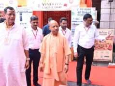 मिर्जापुर पहुंचे मुख्यमंत्री योगी आदित्यनाथ, मां विंध्यवासिनी का आशीर्वाद लेकर विकास कार्यों की समीक्षा की