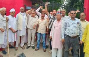 आर्य समाज भवन में कब्जे और अनियमितताओं के आरोप पर हंगामा, डीएम के हस्तक्षेप के बाद शांत हुआ विवाद