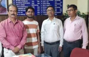 एंग्लो बंगाली के छात्र सुंदरम ने नीट में मारी बाजी, दी बधाई