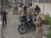 पुलिसकर्मियों पर हमला, दो सिपाही गिरफ्तार