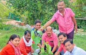 हरियाली का दिया संदेश भाजपाइयों व व्यापारियों ने एक पेड़ माँ के नाम के लगाकर धरती पर