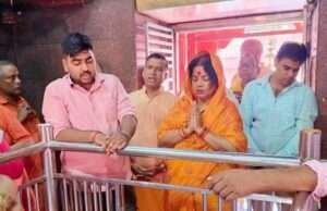 गुरु पूर्णिमा पर भाजपा जिलाध्यक्ष ने पांडेश्वर नाथ धाम में की पूजा-अर्चना, महंत का किया सम्मान