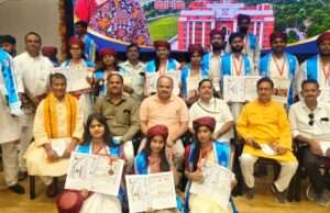 विश्वविद्यालय दीक्षांत समारोह में मेधावियों को मिले पदक, खिले चेहरे