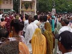 स्वामी अड़गड़ानंद महाराज के आश्रम में उमड़ी भारी भक्तों के भीड़