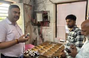 जिलाधिकारी ने प्राथमिक स्वास्थ्य केन्द्र हलिया का किया आकस्मिक निरीक्षण