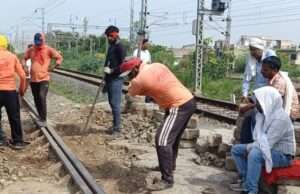 रेलवे क्रासिंग पर ट्रैक दुरुस्तीकरण कार्य के चलते पूरे दिन बंद रही क्रासिंगब्यूरो
