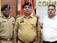 ताजगंज थाना प्रभारी जसवीर सिंह सिरोही बने एसीपी, पुलिस आयुक्त दीपक कुमार ने स्टार लगाकर दी शुभकामनाएं