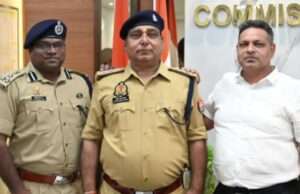 ताजगंज थाना प्रभारी जसवीर सिंह सिरोही बने एसीपी, पुलिस आयुक्त दीपक कुमार ने स्टार लगाकर दी शुभकामनाएं