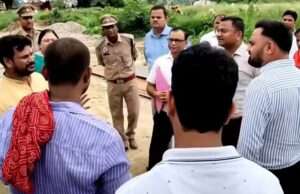 डीएम से मिले पूर्व मंडल महामंत्री गोलू, भूप सागर पोखरा के सुंदरीकरण और जर्जर सड़क की मरम्मत की मांग