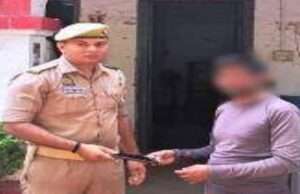जीआरपी झांसी की तत्परता से यात्री का गुम हुआ मोबाइल बरामद, सुरक्षित लौटाया