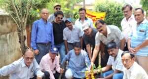 स्वामी विवेकानंद की पुण्यतिथि पर पुष्पांजलि, ‘एक पेड़ माँ के नाम’ अभियान के तहत हुआ पौधरोपण