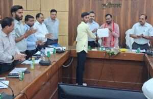 पिछड़ा वर्ग राज्य आयोग के सदस्य फूलबदन कुशवाहा ने की जनपदीय योजनाओं की समीक्षा