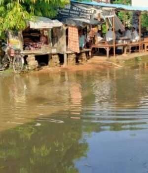 तहसील परिसर में जलजमाव के चलते कामकाज हुआ प्रभावित