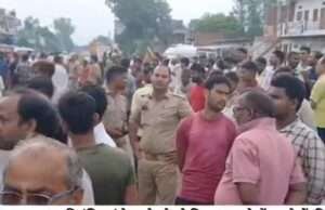 घर में घुसे सीमेंट लदे कंटेनर से चारपाई पर सो रहे पिता-पुत्र की मौत