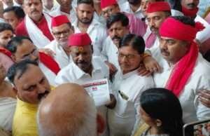 सपा मुखिया अखिलेश यादव का पुतला दहन किए जाने पर रहा सपाइयों में भारी आक्रोश