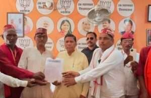 निषाद समाज को अनुसूचित जाति में शामिल करने की मांग, भाजपा विधायक को सौंपा ज्ञापन