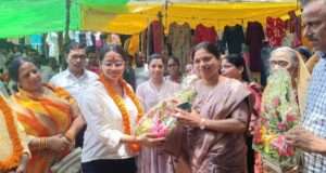 ननिहाल आगमन पर नवनियुक्त पुलिस सेवा अधिकारी रोली मद्धेशिया का भव्य नागरिक अभिनंदन