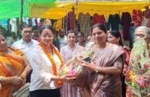 ननिहाल आगमन पर नवनियुक्त पुलिस सेवा अधिकारी रोली मद्धेशिया का भव्य नागरिक अभिनंदन