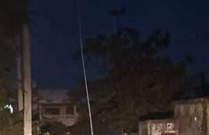 नगरीय दर पर लाखों का बिजली बिल भरने के बावजूद जर्जर तारों के सहारे बढ़नी की आपूर्ति; विद्युत विभाग की शिथिलता से मंडरा रहा बड़े हादसे का खतरा