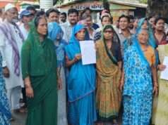 रोजगार पर संकट की आशंका, आजाद गंज के सब्जी व्यापारियों ने डीएम से लगाई गुहार