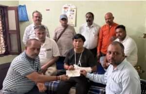 मीडिया क्लब की सदस्य मनु कुमारी को दुर्घटनाग्रस्त होने पर उपचार हेतु दी सहायता राशि