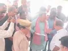 खड्डा में लो वोल्टेज और कटौती से त्रस्त ग्रामीण, CM को भेजा ज्ञापन
