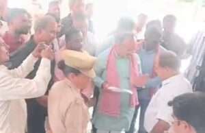 खड्डा में लो वोल्टेज और कटौती से त्रस्त ग्रामीण, CM को भेजा ज्ञापन