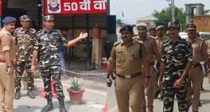 बढ़नी बॉर्डर पर सुरक्षा सख्त, सीओ मयंक द्विवेदी की अगुवाई में पुलिस और एसएसबी ने किया फ्लैग मार्च