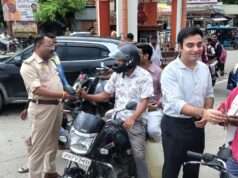 53 वाहन सीज, 437 चालान; नियमों का पालन करने वालों को गुलाब भेंट कर किया सम्मानित