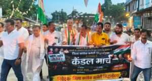 नीट-सीबीएसई धांधली के खिलाफ कांग्रेस का कैंडल मार्च, काज़ी सुहेल के नेतृत्व में नौगढ़ में सत्याग्रह