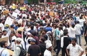 पेपर लीक के विरोध में छात्रों का उग्र प्रदर्शन, सिविल लाइंस में जाम, पारदर्शी भर्ती और नई शिक्षक भर्ती की मांग
