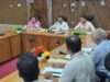 खेत तालाबों का समयबद्ध निर्माण कर वर्षा जल संचयन बढ़ाएं: डीएम