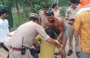 कांवड़िया की अचानक तबीयत बिगड़ने की सूचना पर कांवड़ में तैनात पुलिस तत्काल मौके पर पहुंची