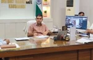 जिलाधिकारी ने की नगर-निकायों के निर्माण कार्यों एवं डूडा के कार्यों की समीक्षा
