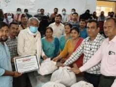 निक्षय मित्रों ने 63 टीबी मरीजों को वितरित की पोषण पोटली, सीएमओ ने किया सम्मानित