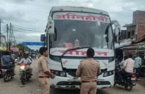 पुलिस ने अवैध स्लीपर बस स्टैंड के खिलाफ चलाया अभियान,एजेंट मौके से फरार
