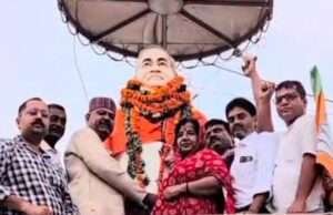 अटल बिहारी वाजपेयी की पुण्यतिथि पर भाजपा कार्यकर्ताओं ने किया नमन