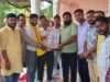 सुंदर काण्ड सेवा समिति ने यजमान नरेंद्र मिश्र ‘राजू पयासी’ को किया सम्मानित
