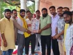 सुंदर काण्ड सेवा समिति ने यजमान नरेंद्र मिश्र ‘राजू पयासी’ को किया सम्मानित
