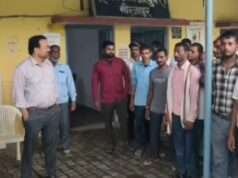 एबीसी कार्पेट कंपनी में मजदूरी पर ठेकेदार का पेच,