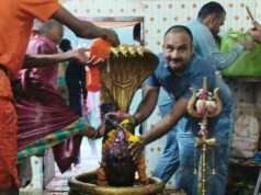 कुण्डेश्वर धाम में श्रद्धालुओं ने किया जलाभिषेक, हर-हर महादेव के जयकारों से गूंजा मंझिलगांव