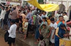 श्रावण मास के तृतीय सोमवार पर नौबस्ता गंगा घाट पर उमड़ा श्रद्धालुओं का जनसैलाब