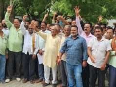 तैनाती को लेकर कोटेदारों ने पूर्ति निरीक्षक के खिलाफ किया विरोध प्रदर्शन