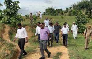 चेक डैम निर्माण एवं विश्वविद्यालय के निर्माण कार्यों में गुणवत्ता से नहीं होगा कोई समझौता:जिलाधिकारी
