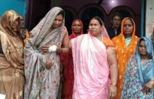 पांच दिन बाद भी एफआईआर दर्ज न होने का आरोप, न्याय की मांग को लेकर पीड़िता के साथ राधानगर थाने पहुंचीं गुलाबी गैंग अध्यक्ष हेमलता पटेल