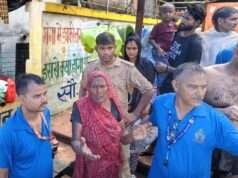 गंगा नदी में डूब रही बुजुर्ग महिला के लिए देवदूत बनी पीएसी की बाढ़ राहत टीम, रेस्क्यू कर सुरक्षित निकाला